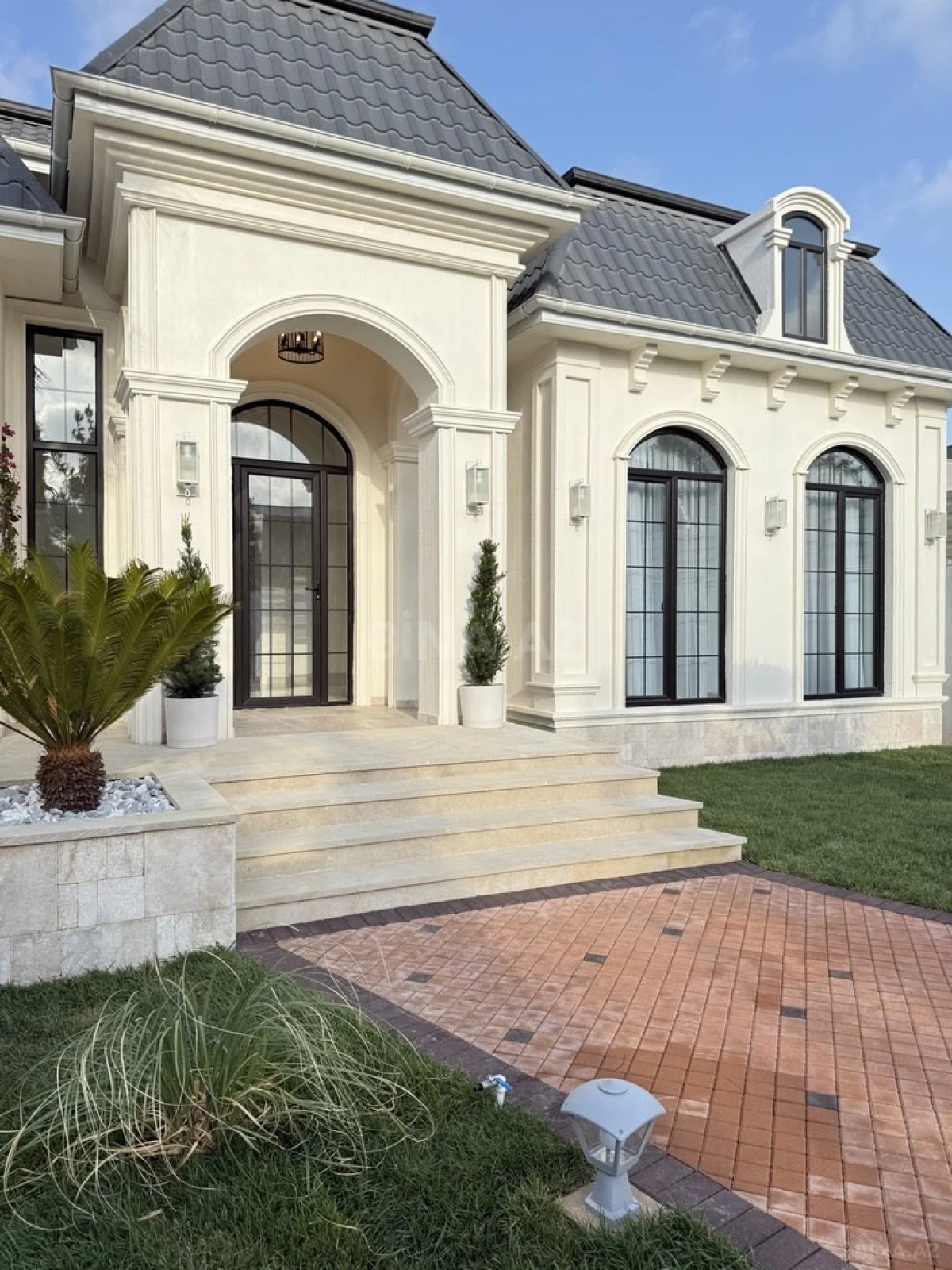 Satılır 4 otaqlı həyət evi 200 m²