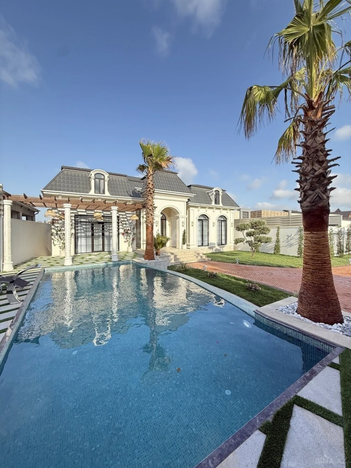 Satılır 4 otaqlı həyət evi 200 m²