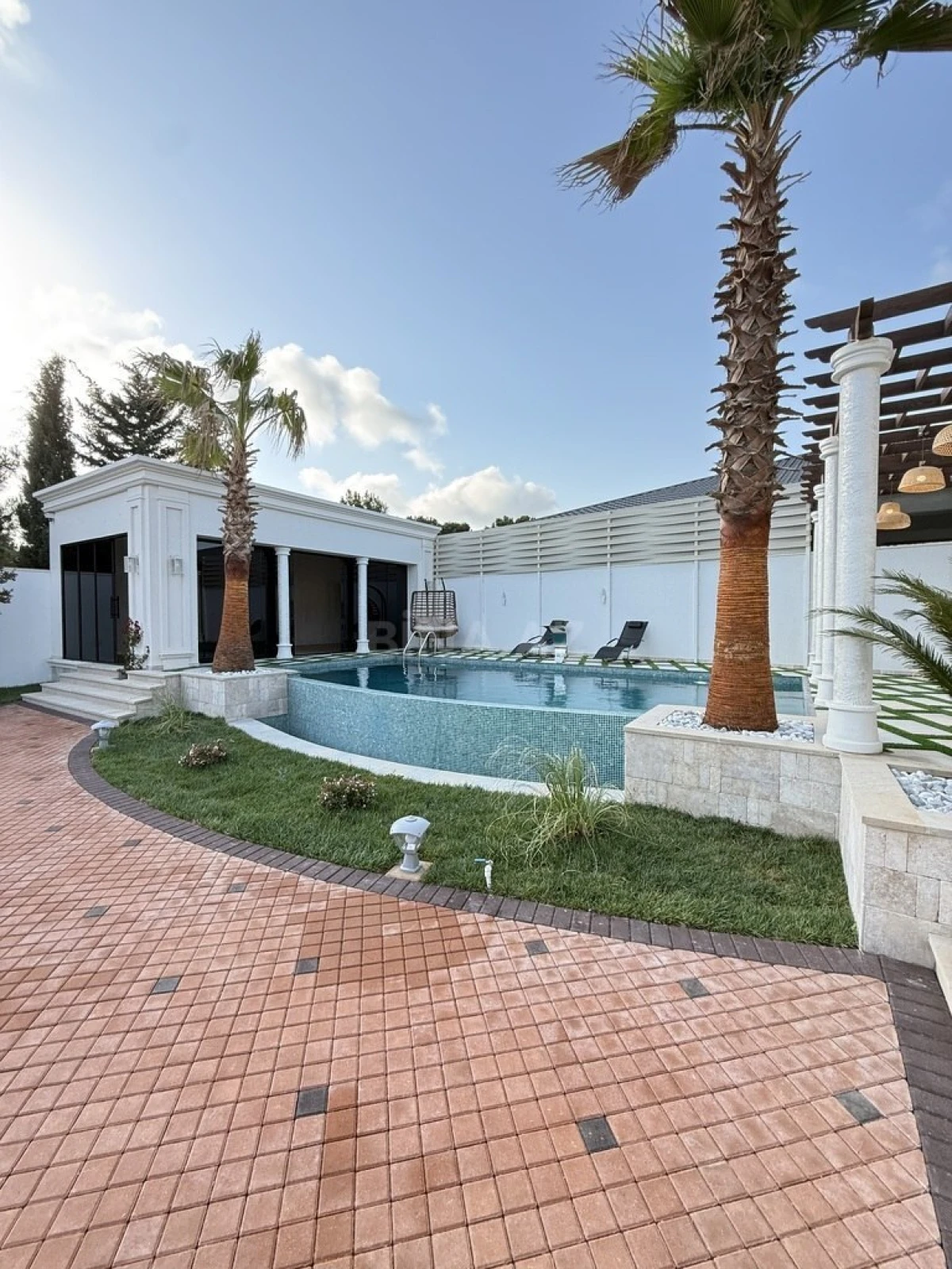 Satılır 4 otaqlı həyət evi 200 m²