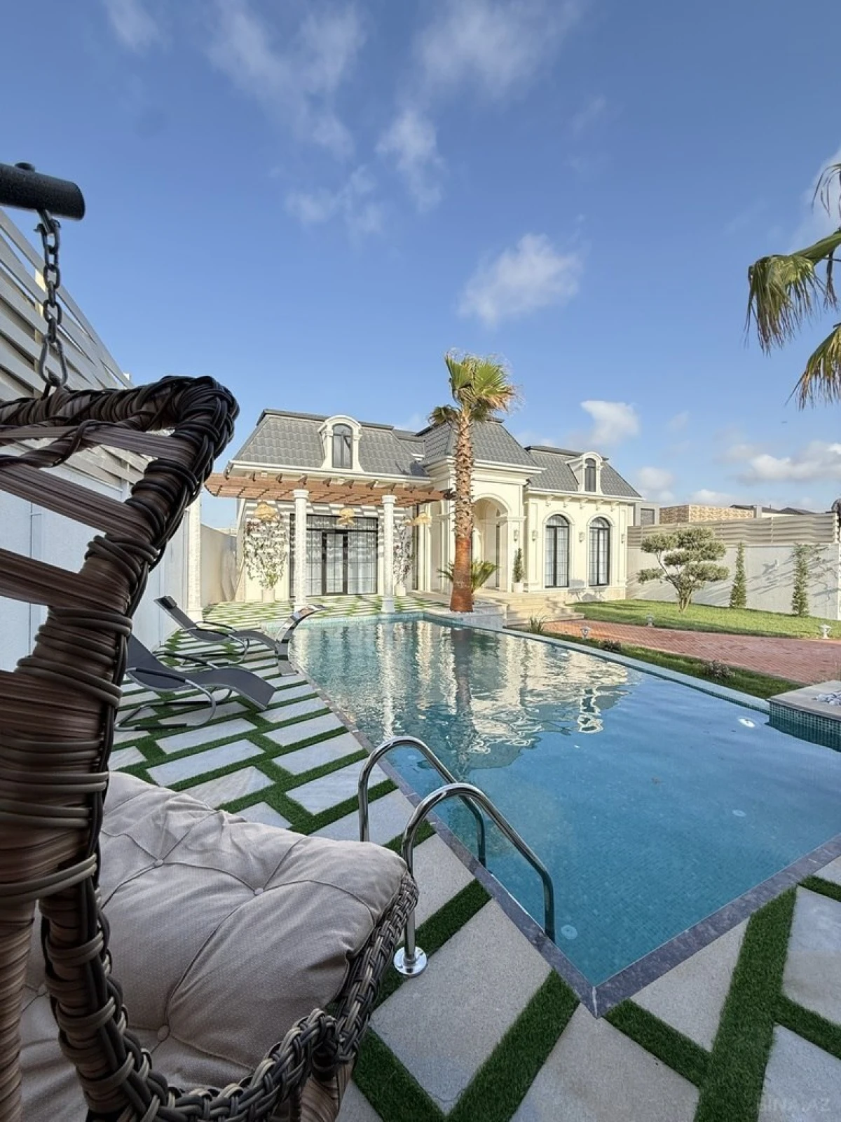 Satılır 4 otaqlı həyət evi 200 m²