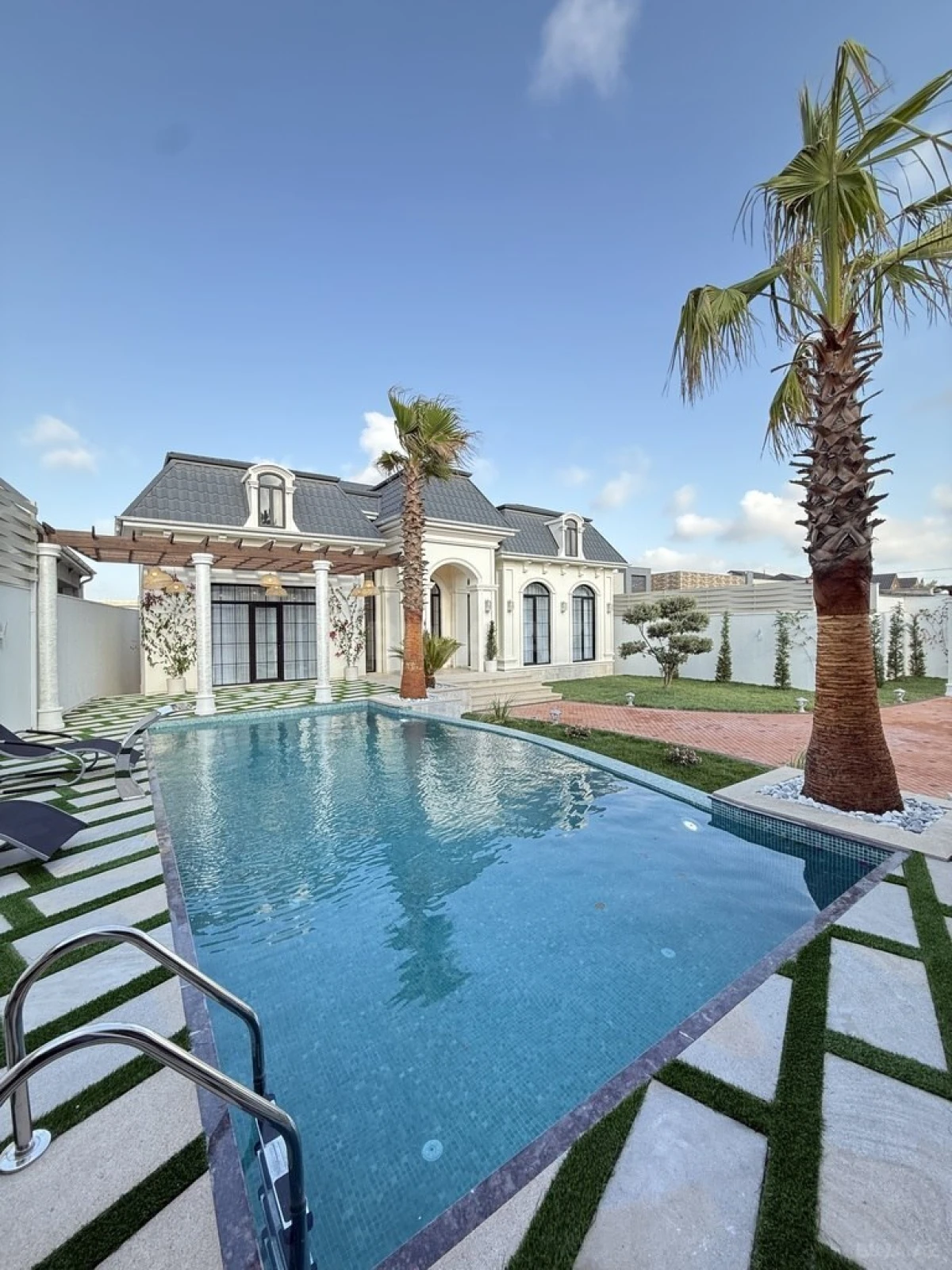 Satılır 4 otaqlı həyət evi 200 m²