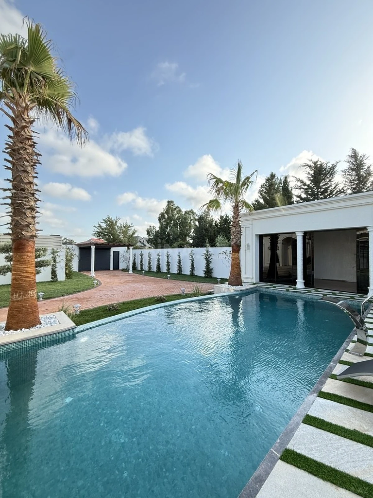 Satılır 4 otaqlı həyət evi 200 m²