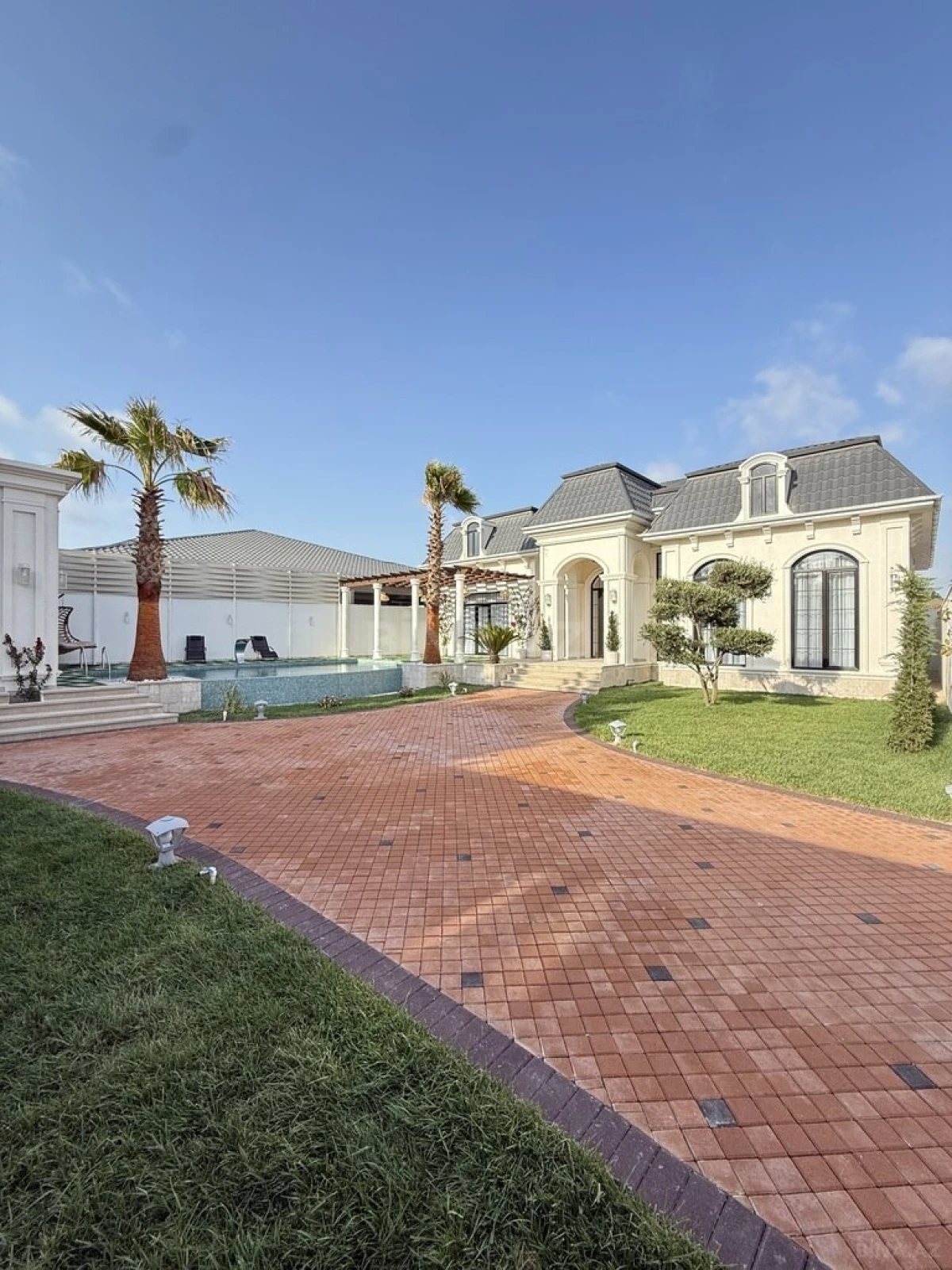 Satılır 4 otaqlı həyət evi 200 m²