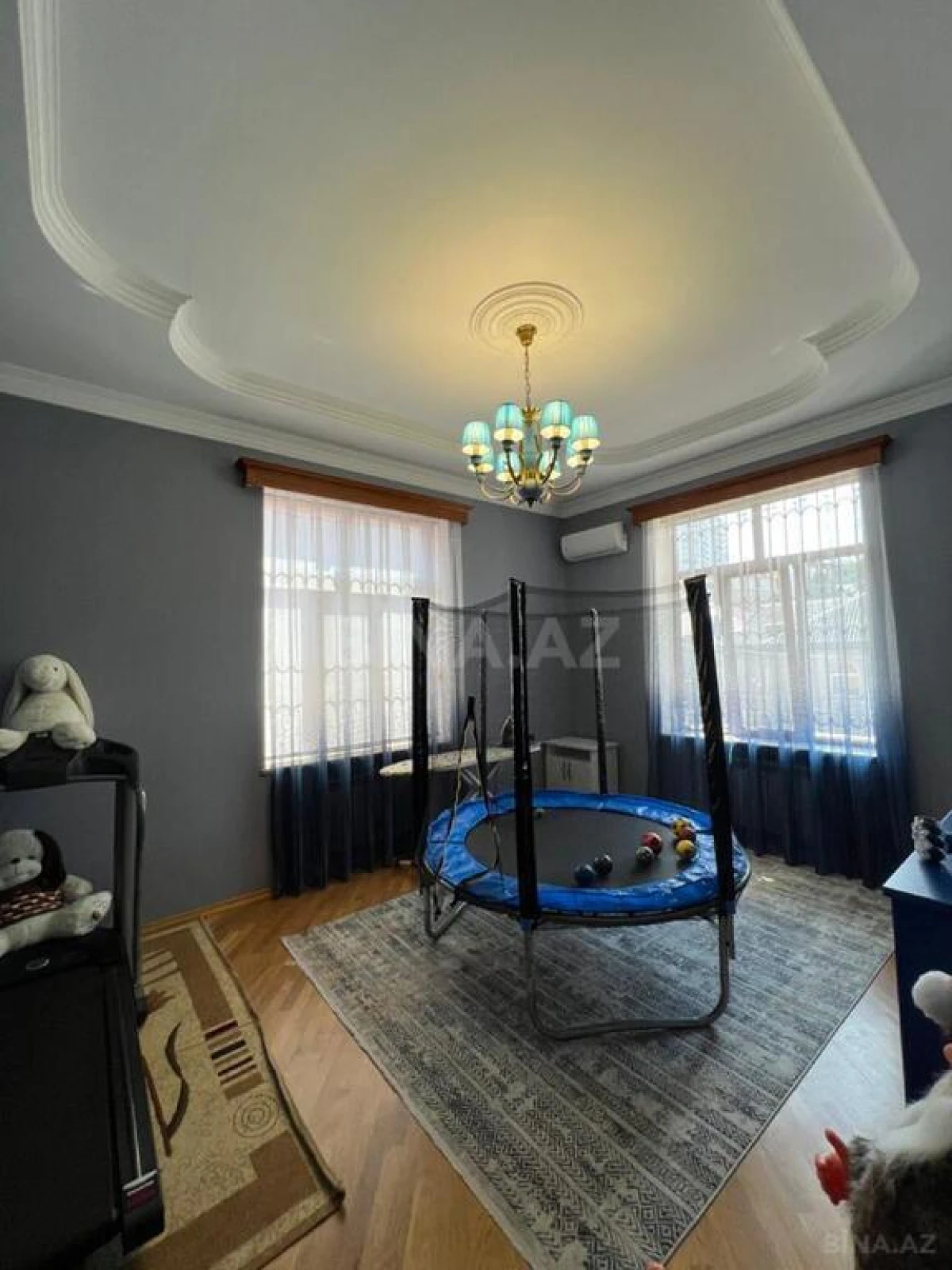 Satılır 8 otaqlı həyət evi 590 m²