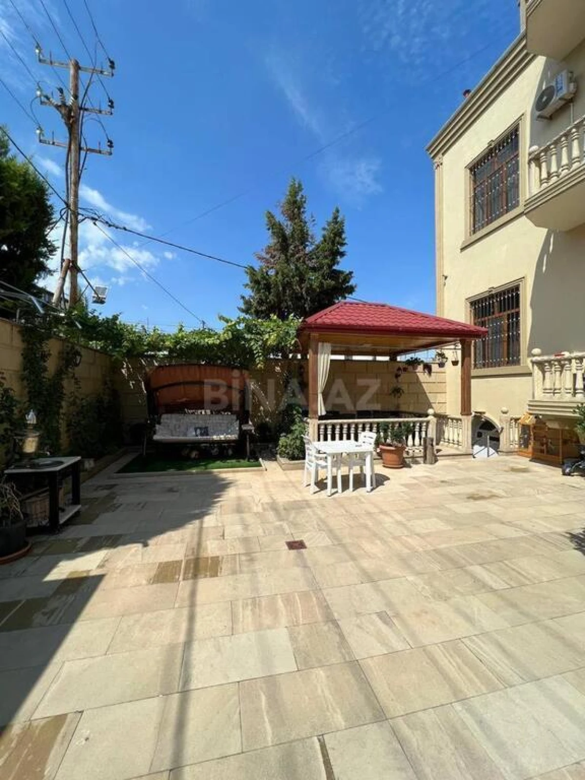 Satılır 8 otaqlı həyət evi 590 m²