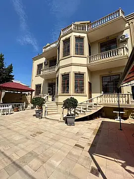 Satılır 8 otaqlı həyət evi 590 m²