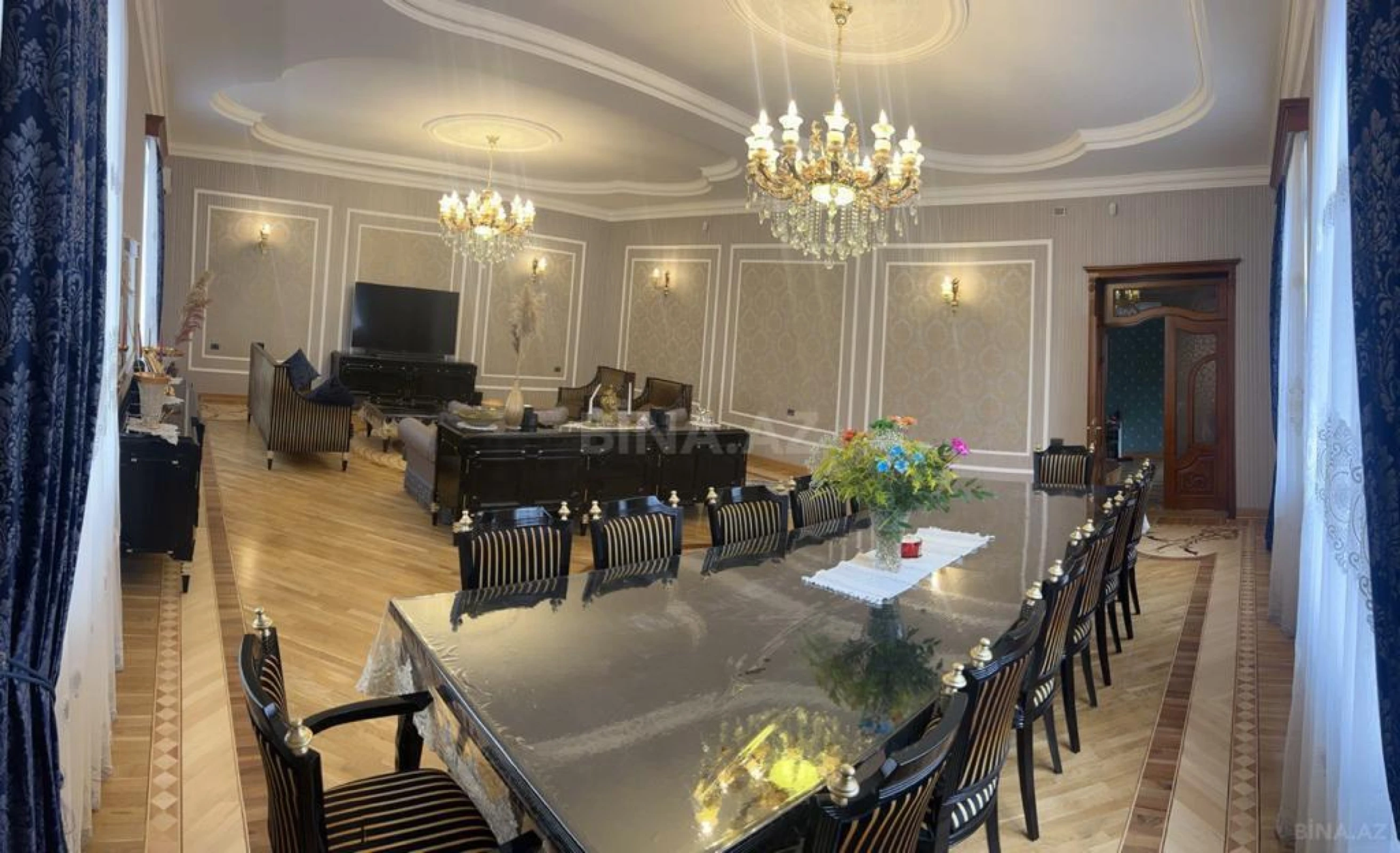 Satılır 8 otaqlı həyət evi 590 m²