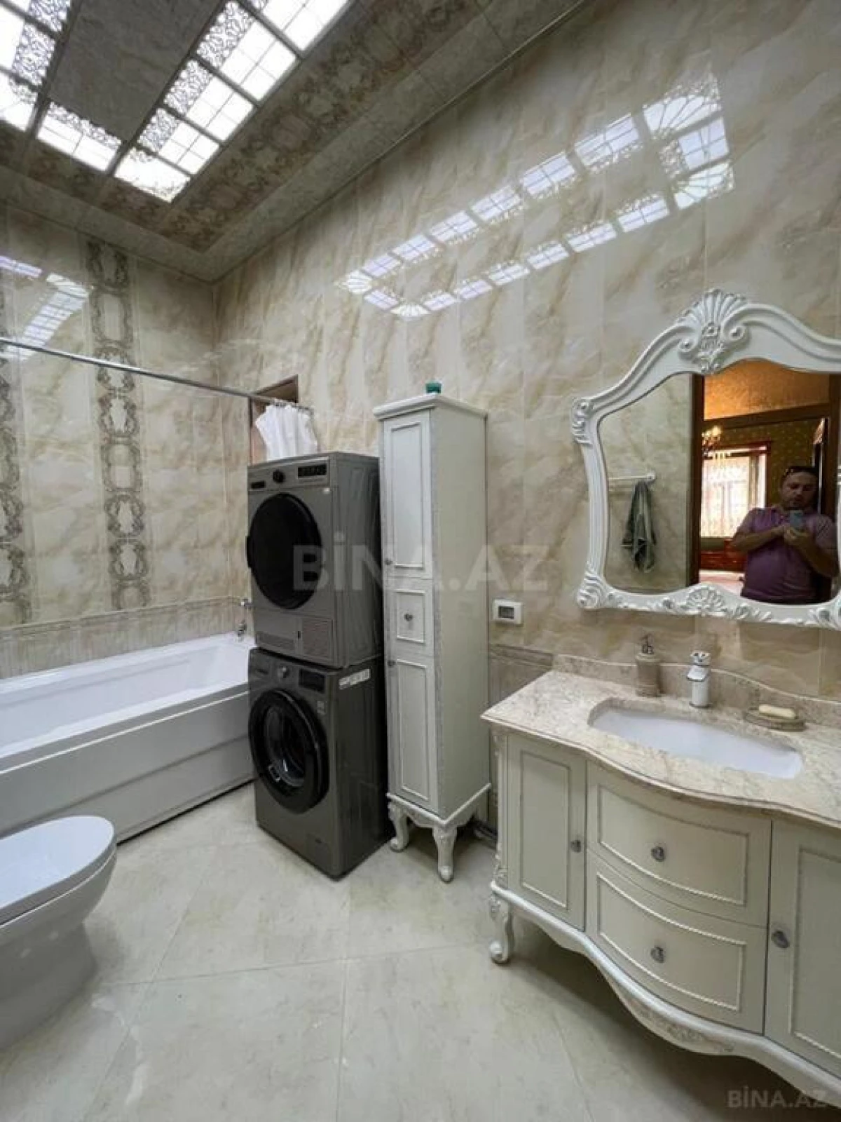 Satılır 8 otaqlı həyət evi 590 m²