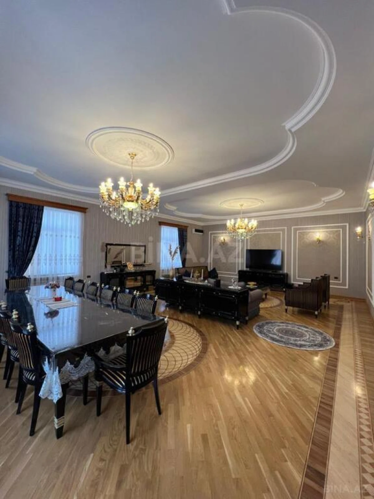 Satılır 8 otaqlı həyət evi 590 m²