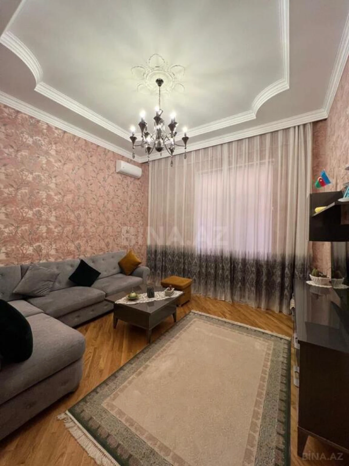 Satılır 8 otaqlı həyət evi 590 m²