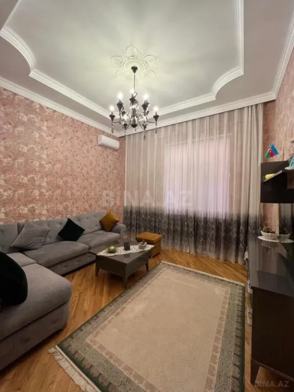 Satılır 8 otaqlı həyət evi 590 m²