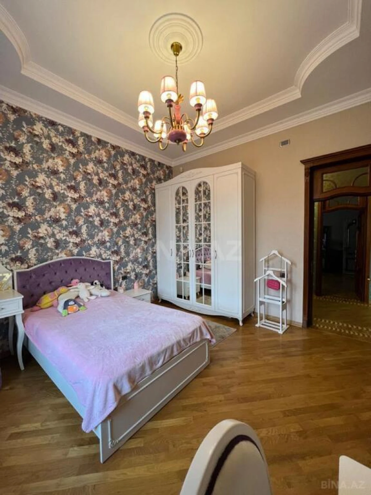 Satılır 8 otaqlı həyət evi 590 m²