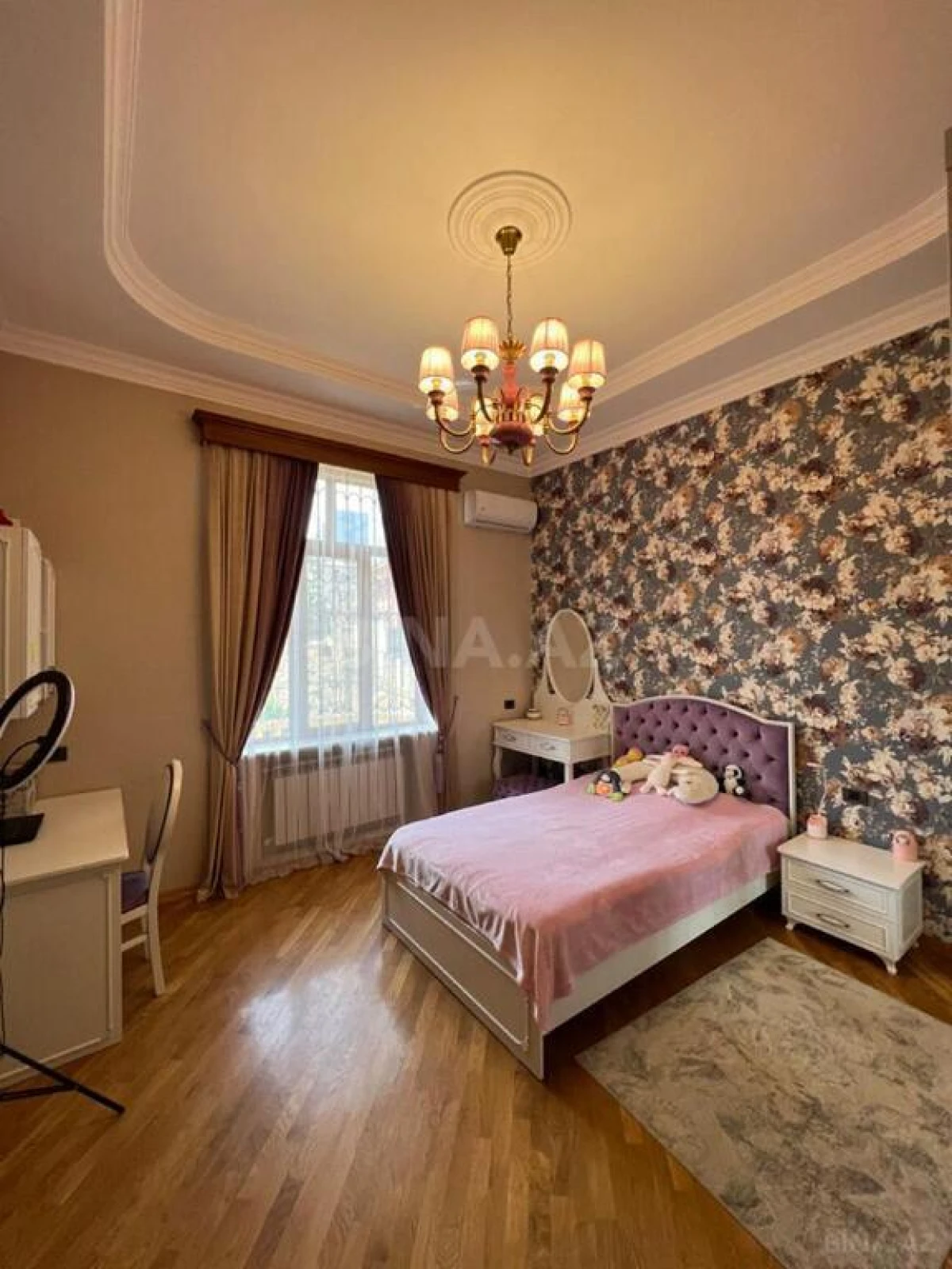 Satılır 8 otaqlı həyət evi 590 m²