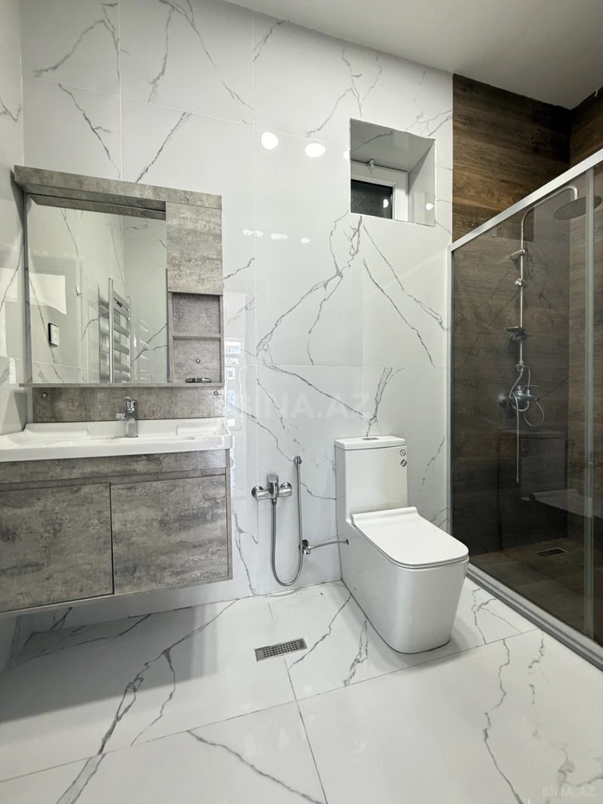 Satılır 4 otaqlı həyət evi 140 m²