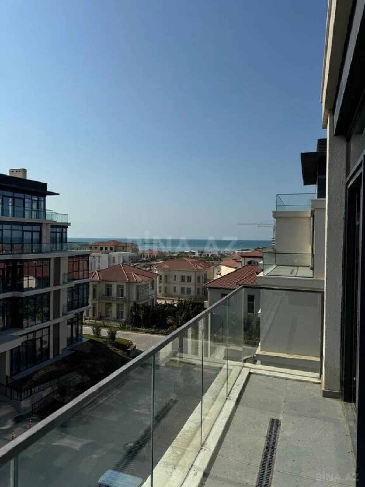 Kirayə verilir 3 otaqlı mənzil 132 m²