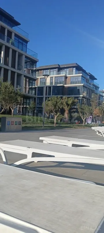 Kirayə verilir 3 otaqlı mənzil 132 m²