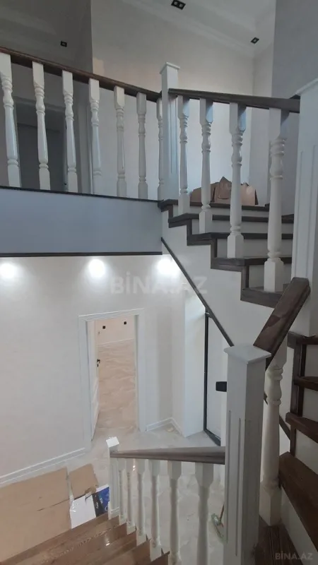 Satılır 5 otaqlı həyət evi 180 m²