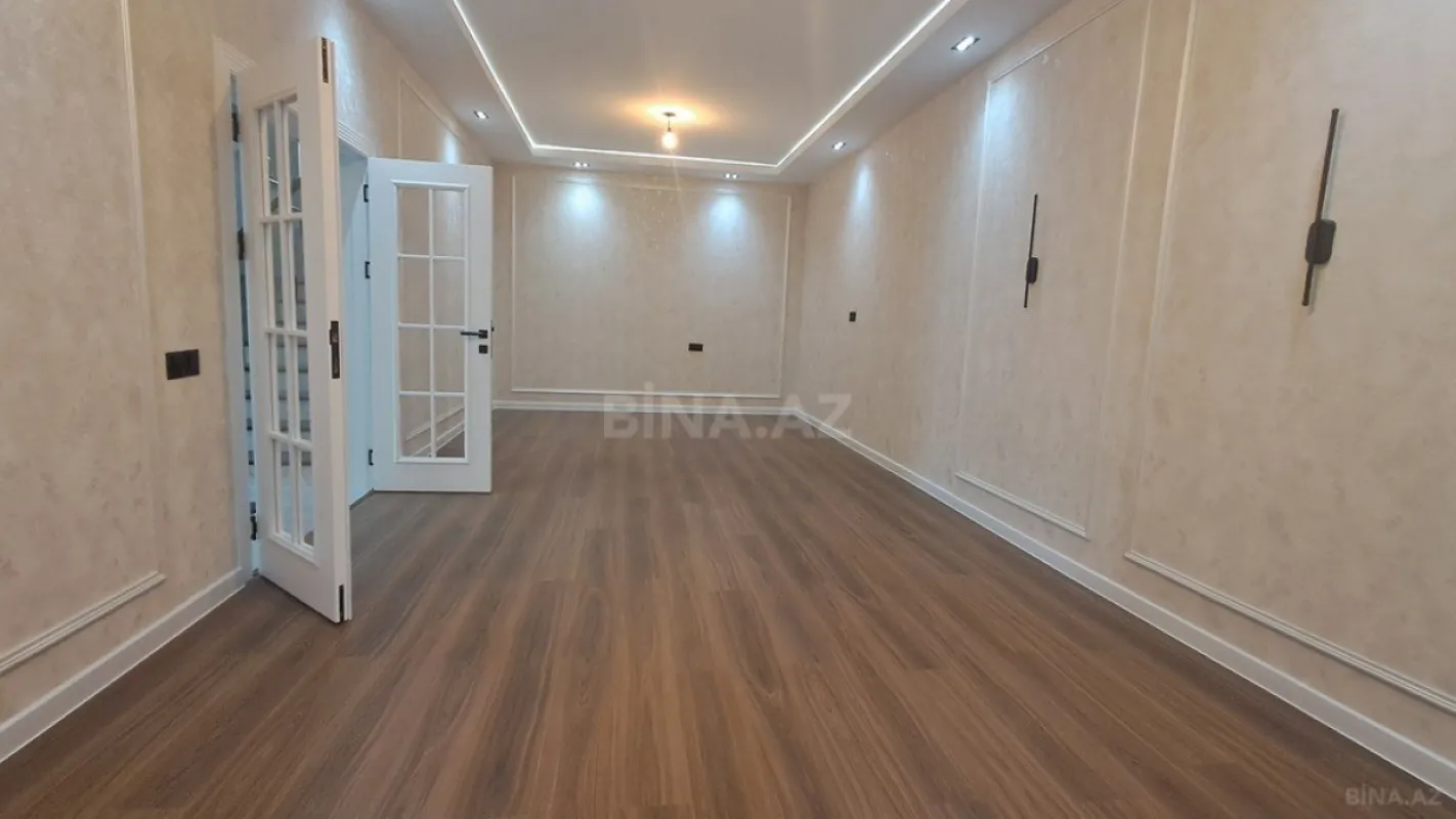 Satılır 5 otaqlı həyət evi 180 m²