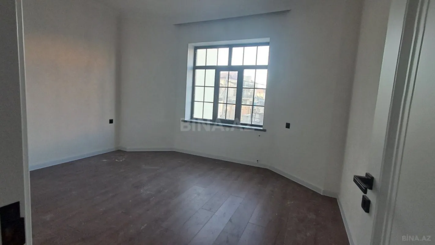 Satılır 5 otaqlı həyət evi 180 m²