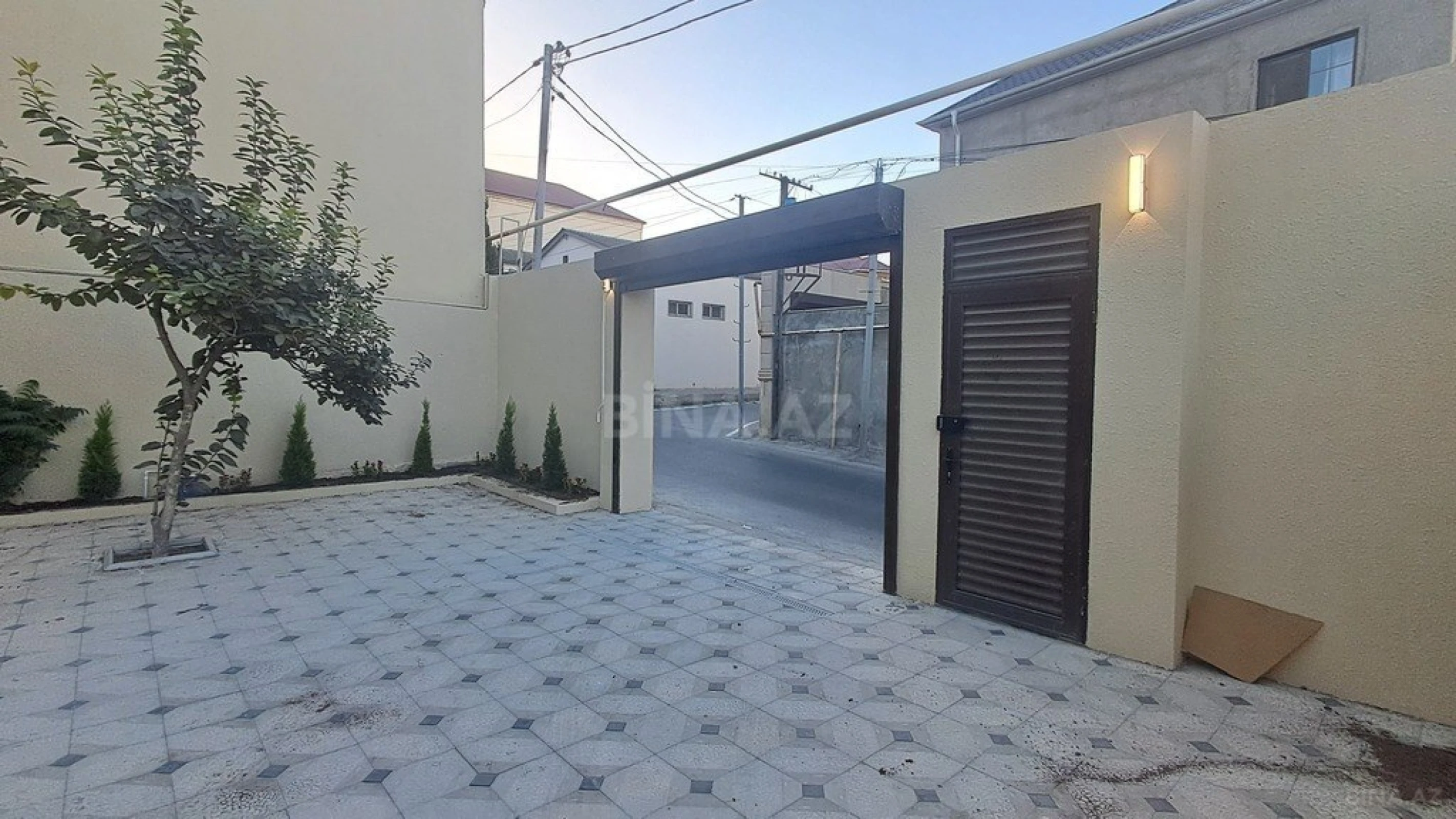 Satılır 5 otaqlı həyət evi 180 m²