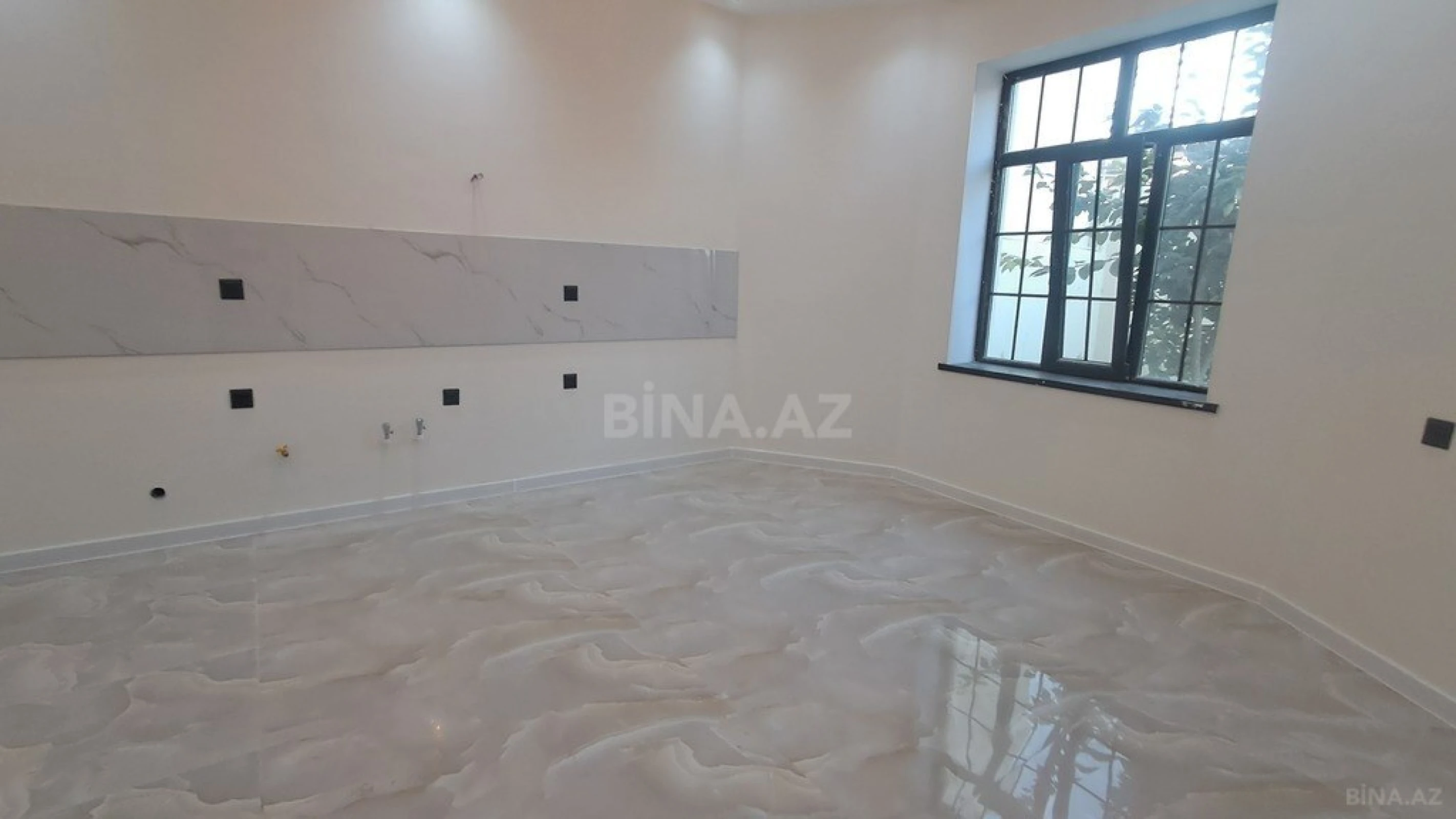 Satılır 5 otaqlı həyət evi 180 m²