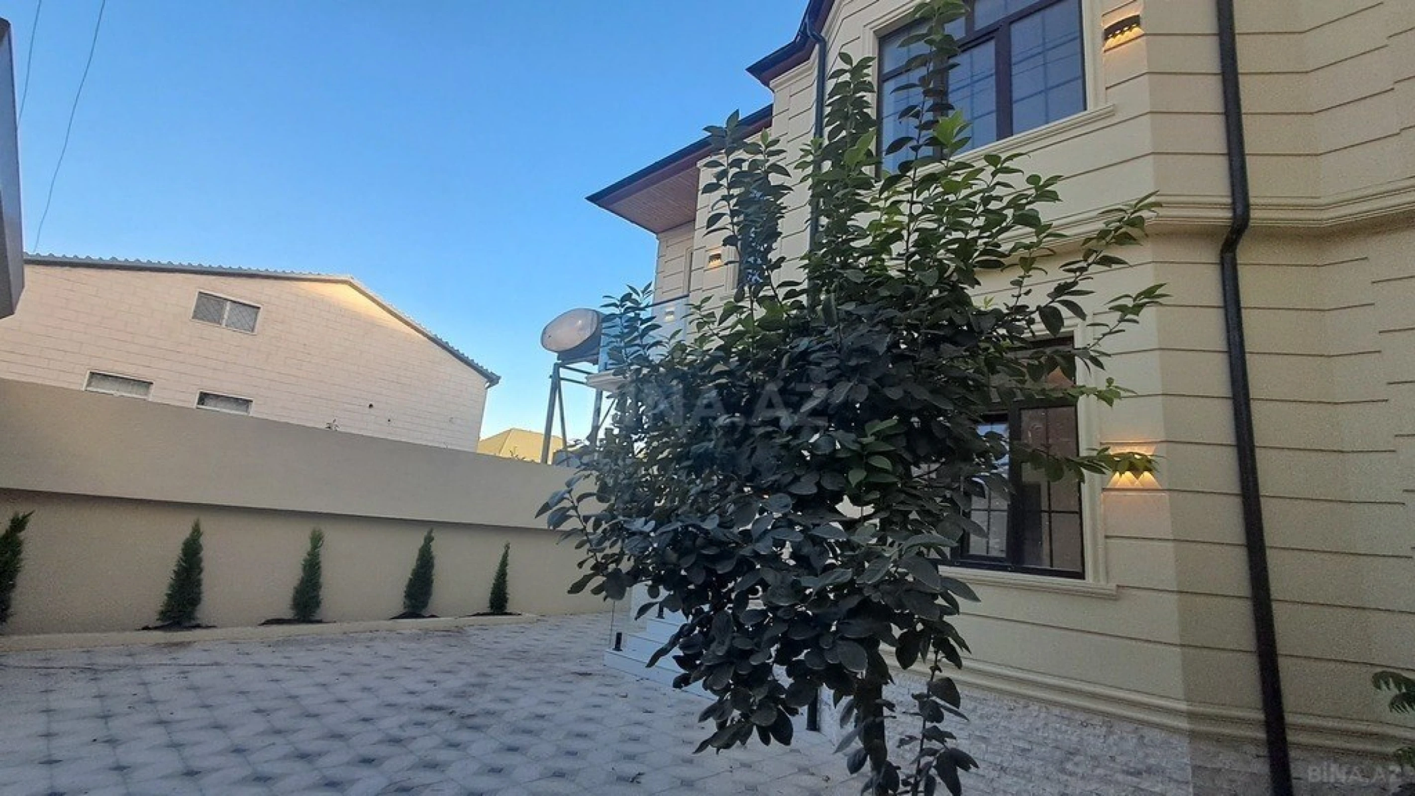 Satılır 5 otaqlı həyət evi 180 m²