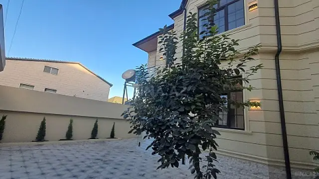 Satılır 5 otaqlı həyət evi 180 m²