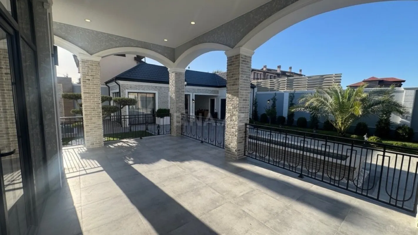 Satılır 6 otaqlı həyət evi 420 m²