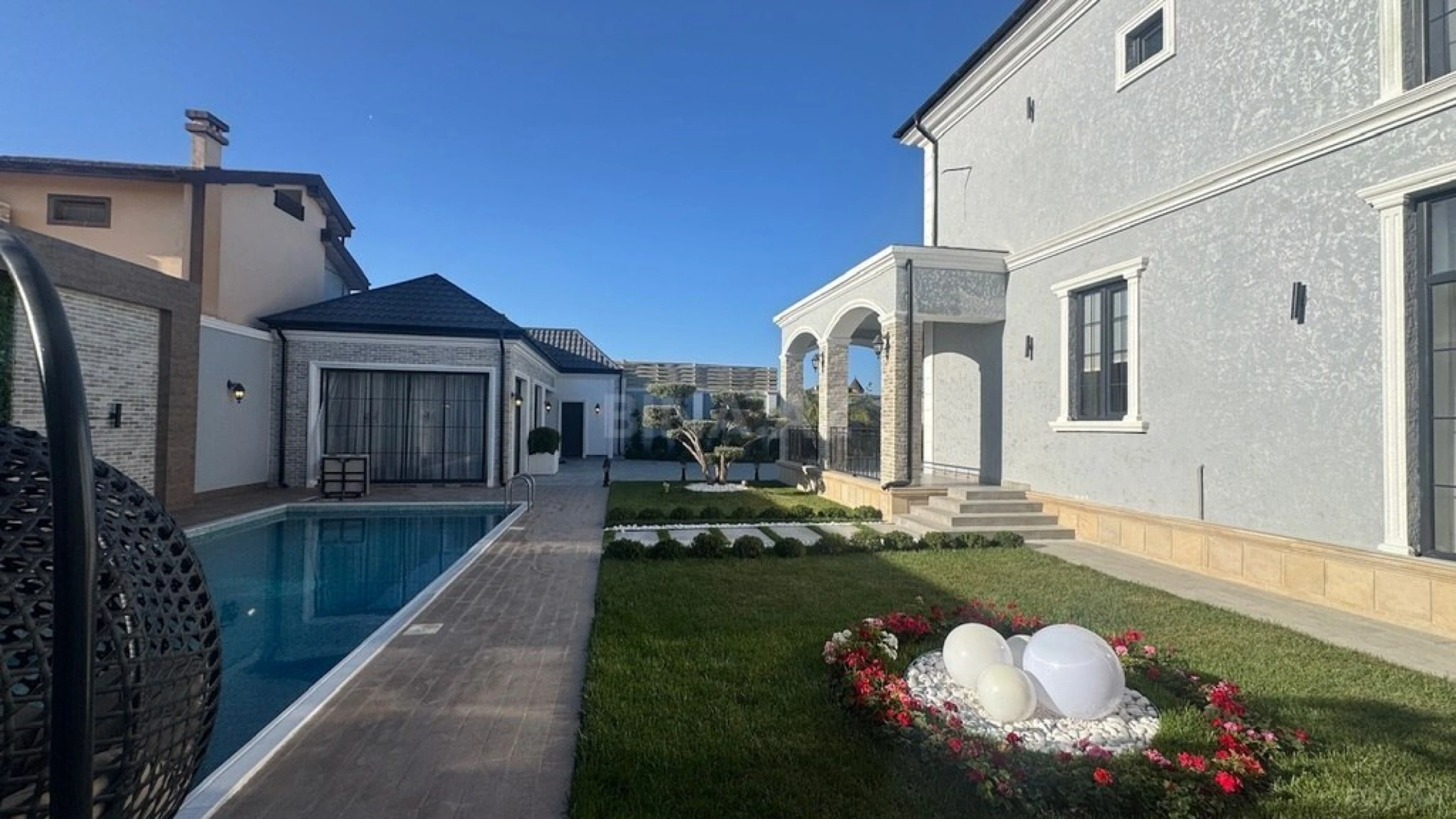 Satılır 6 otaqlı həyət evi 420 m²