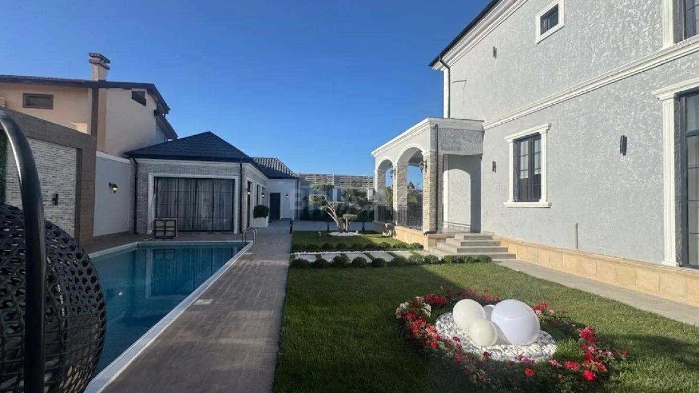 Satılır 6 otaqlı həyət evi 420 m²