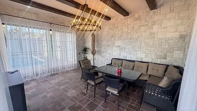 Satılır 6 otaqlı həyət evi 420 m²