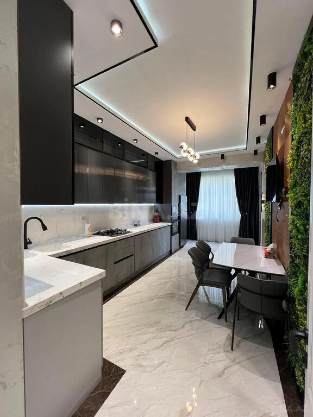 Satılır 3 otaqlı mənzil 137 m²