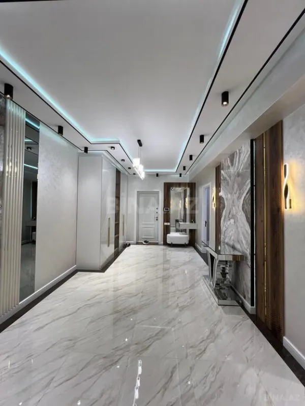 Satılır 3 otaqlı mənzil 137 m²