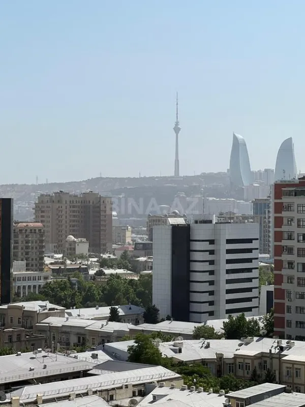Satılır 3 otaqlı mənzil 137 m²