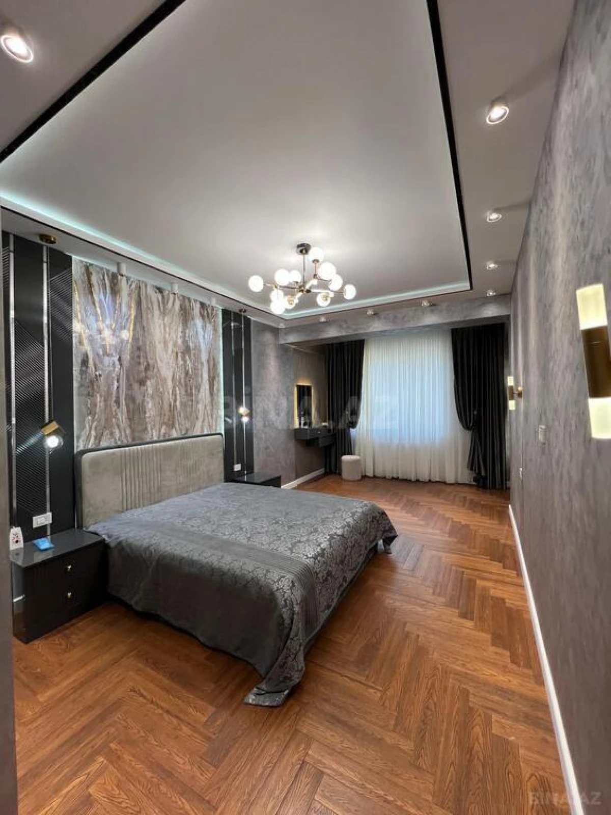 Satılır 3 otaqlı mənzil 137 m²