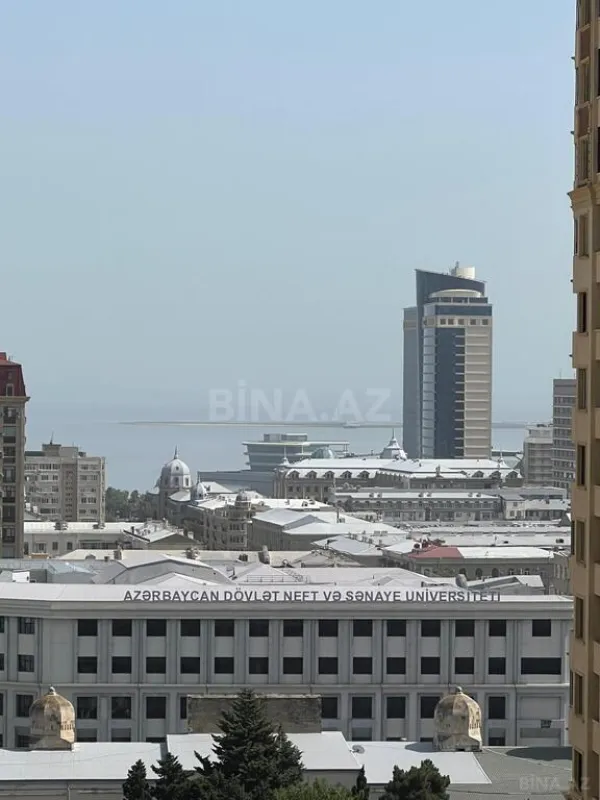 Satılır 3 otaqlı mənzil 137 m²