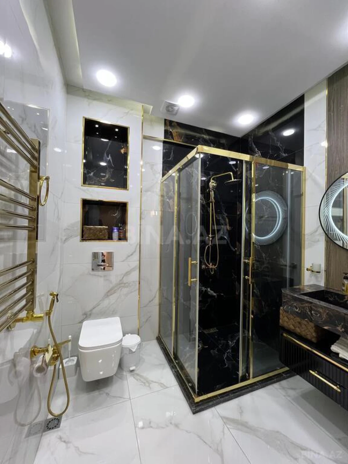 Satılır 3 otaqlı mənzil 137 m²