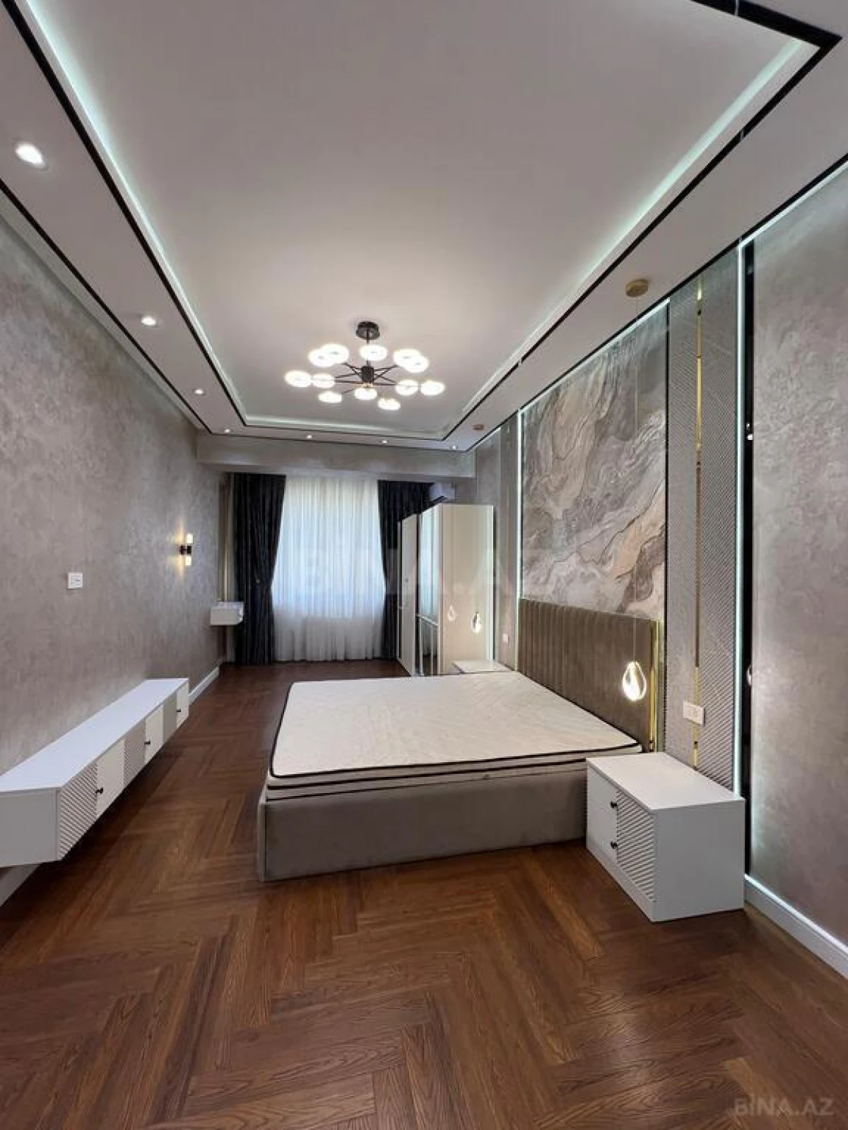 Satılır 3 otaqlı mənzil 137 m²