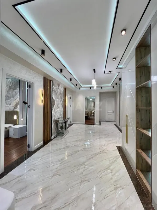 Satılır 3 otaqlı mənzil 137 m²