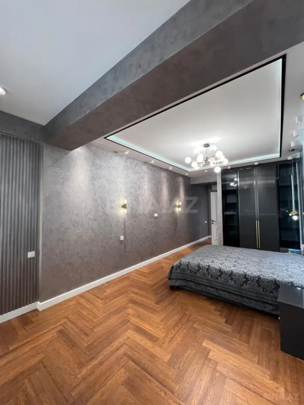 Satılır 3 otaqlı mənzil 137 m²