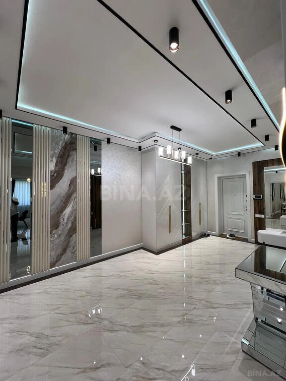 Satılır 3 otaqlı mənzil 137 m²