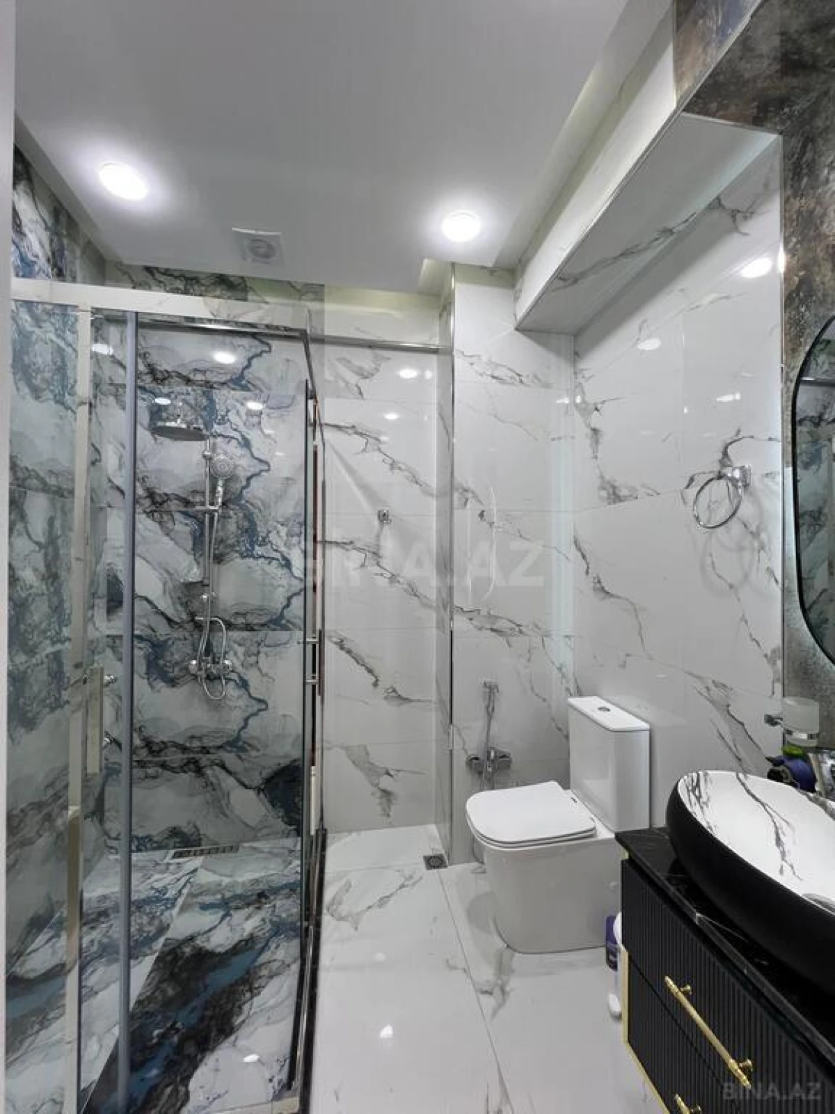 Satılır 3 otaqlı mənzil 137 m²