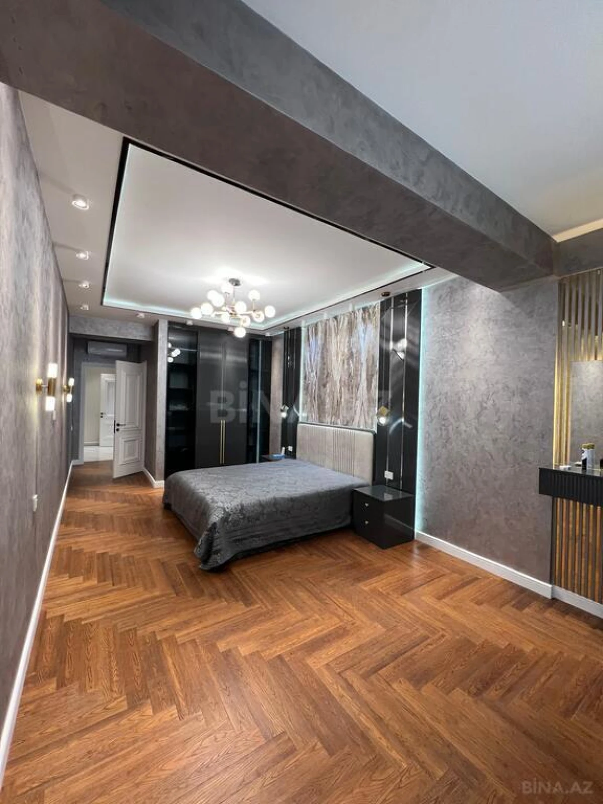 Satılır 3 otaqlı mənzil 137 m²