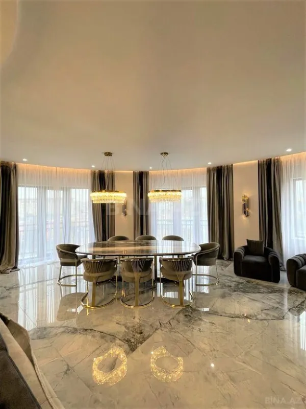 Satılır 4 otaqlı mənzil 210 m²