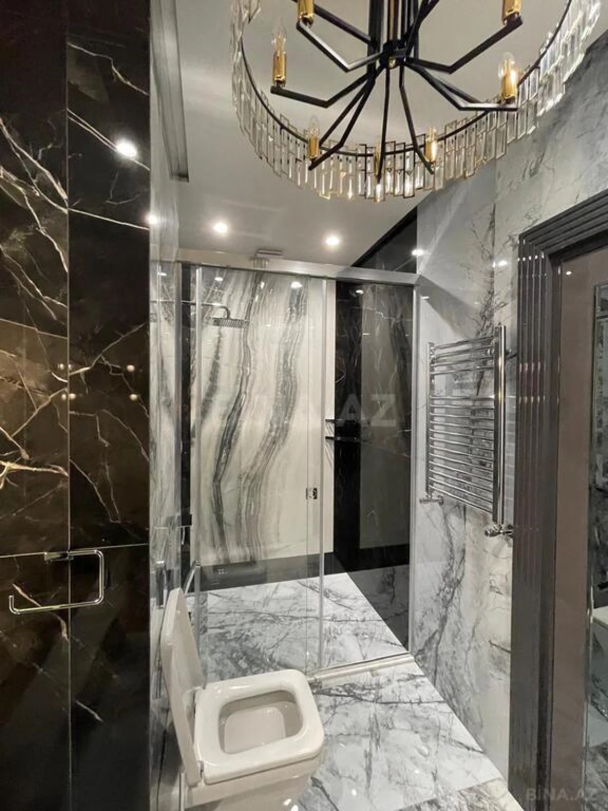 Satılır 4 otaqlı mənzil 210 m²