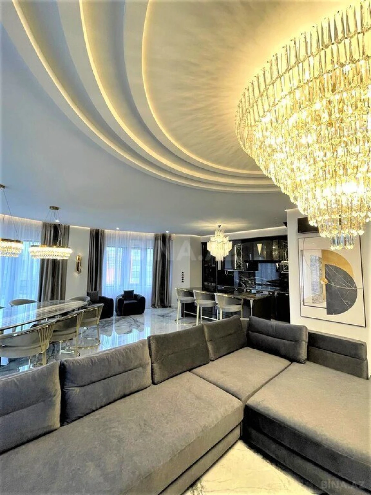 Satılır 4 otaqlı mənzil 210 m²