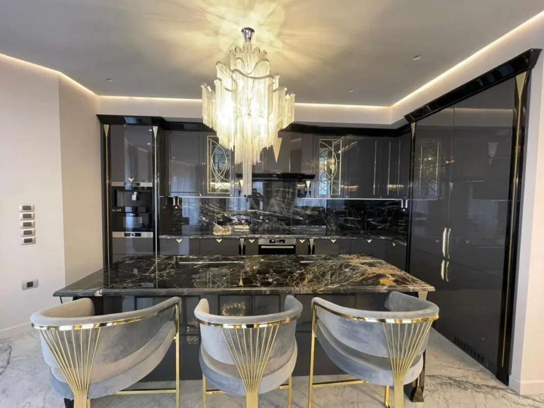 Satılır 4 otaqlı mənzil 210 m²