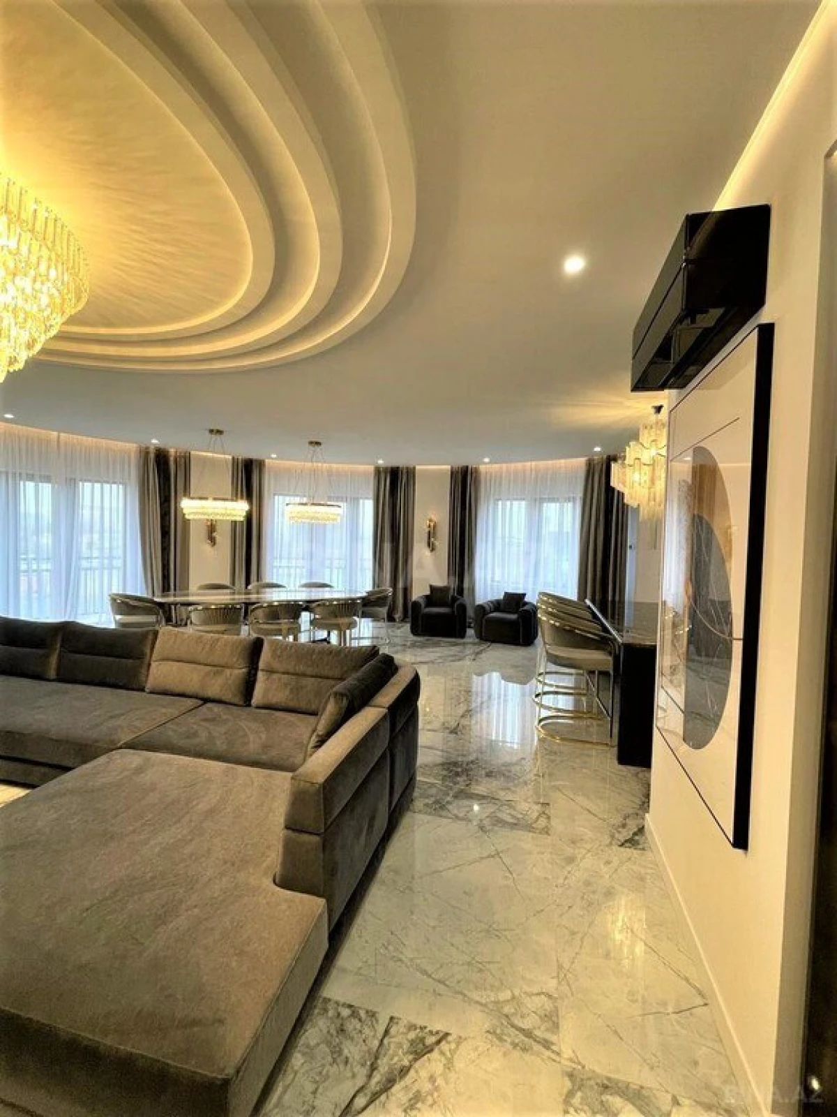 Satılır 4 otaqlı mənzil 210 m²
