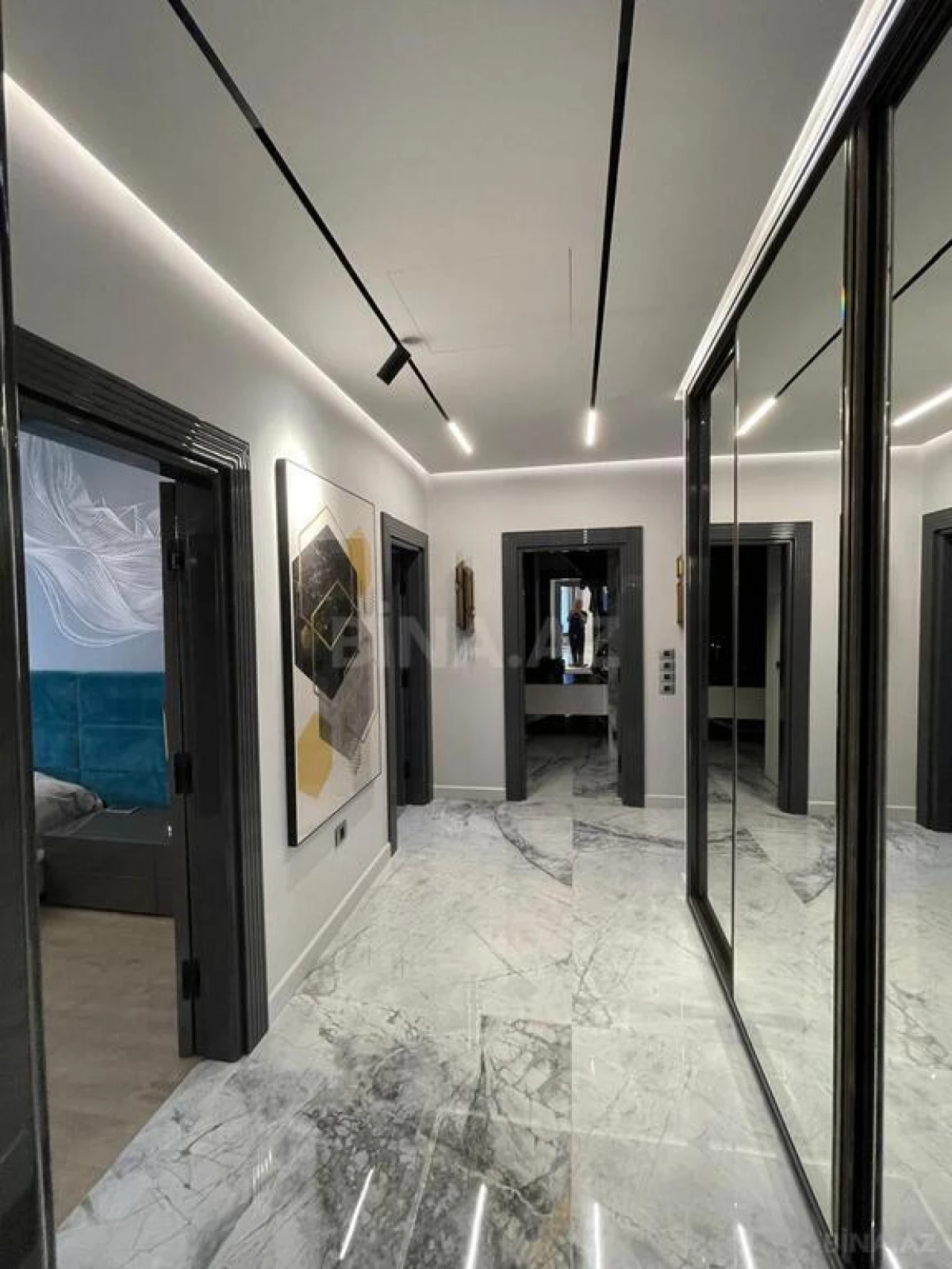 Satılır 4 otaqlı mənzil 210 m²