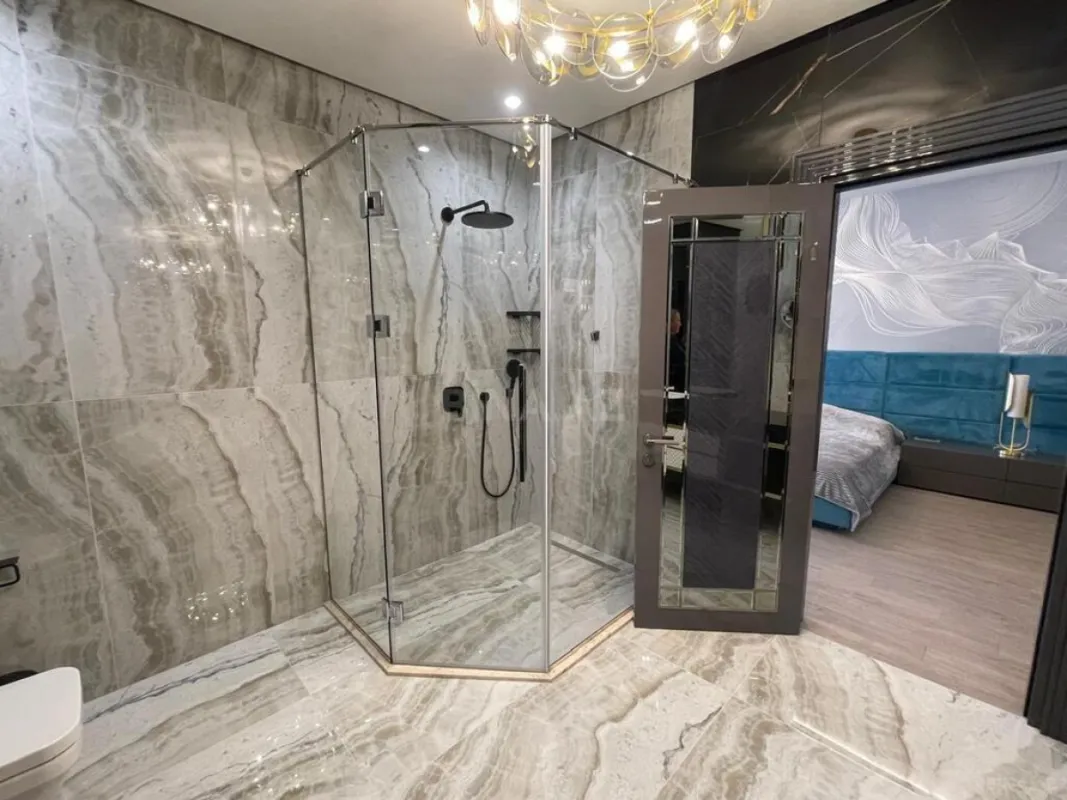 Satılır 4 otaqlı mənzil 210 m²